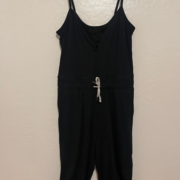 Vuori Pose Henley Jumpsuit - Picture 2 of 3